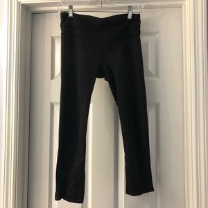 Black lululemon cropped leggings